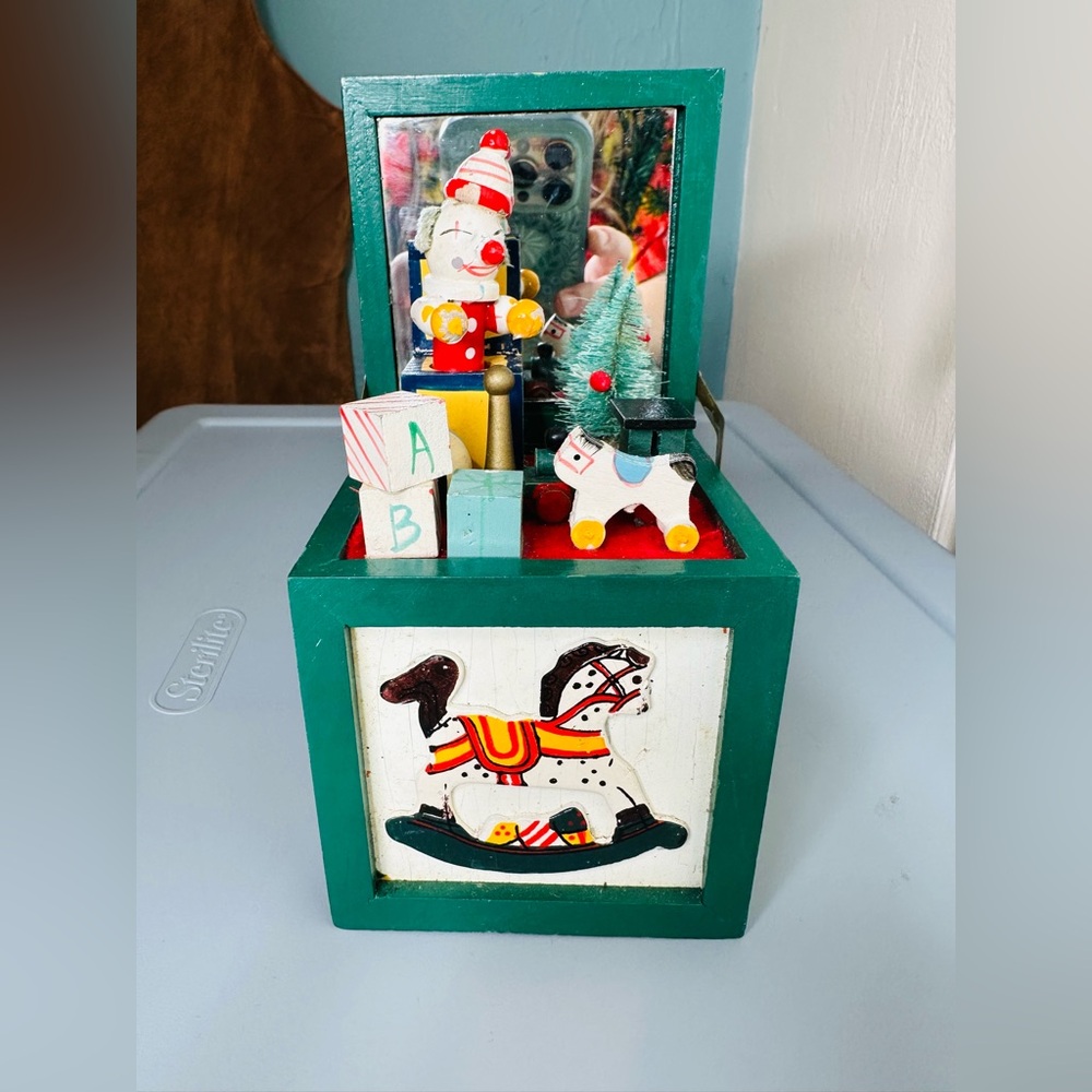 Enesco Vintage Wooden Christmas Music Box